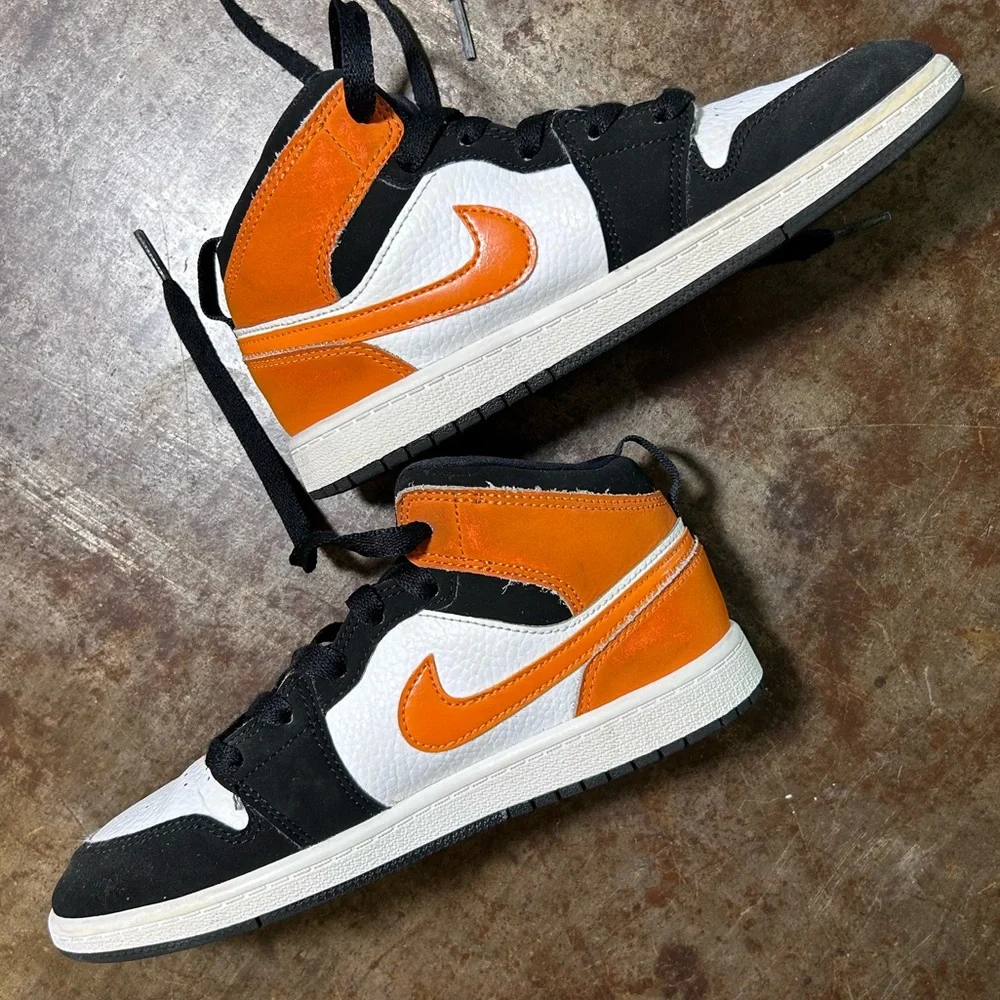 Nike Jordan AJ 1 Mid “Shattered Backboard” Black, Starfish (Orange), White Youth - Picture 8 of 15